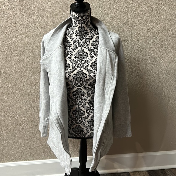 🍋Lululemon Grey Long-Sleeve, side Zip - Picture 8 of 13